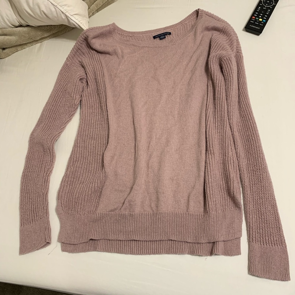 American Eagle light pink sweater